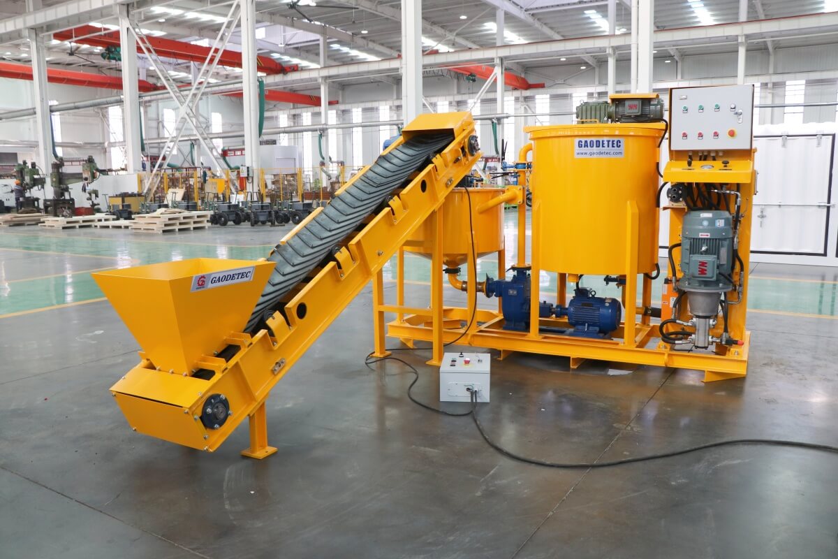 Grout mixing equipment for underground mine