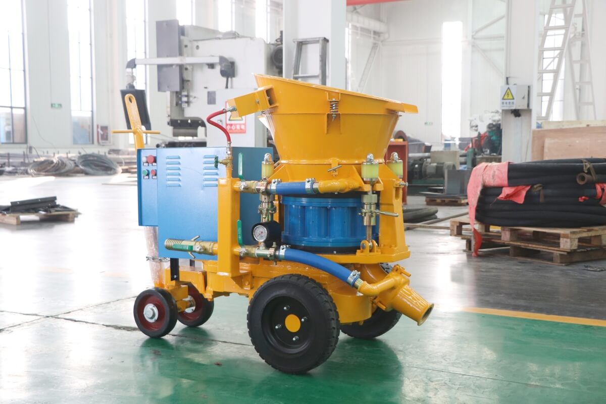 Small size concrete spraying machine