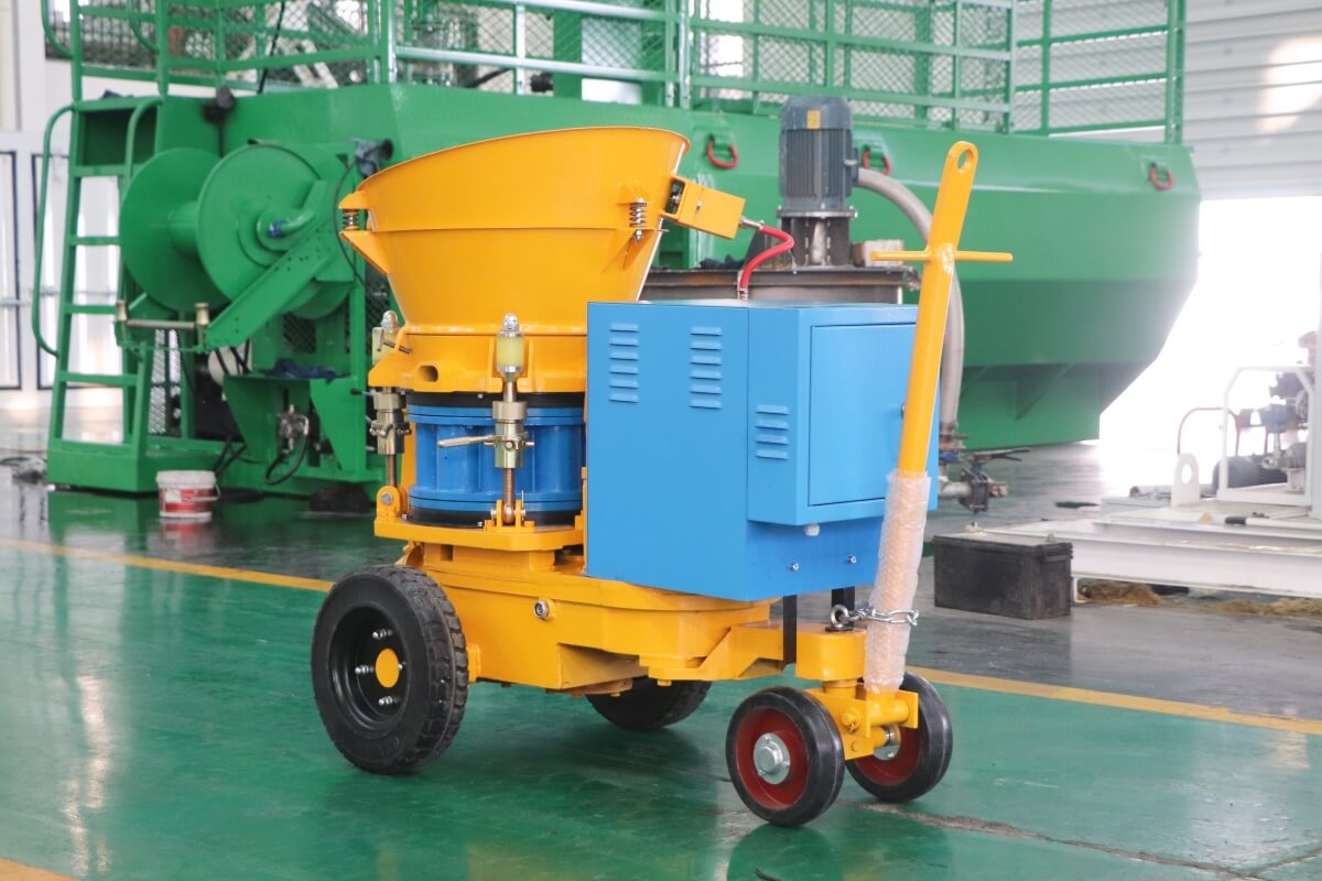 Small size concrete spraying machine
