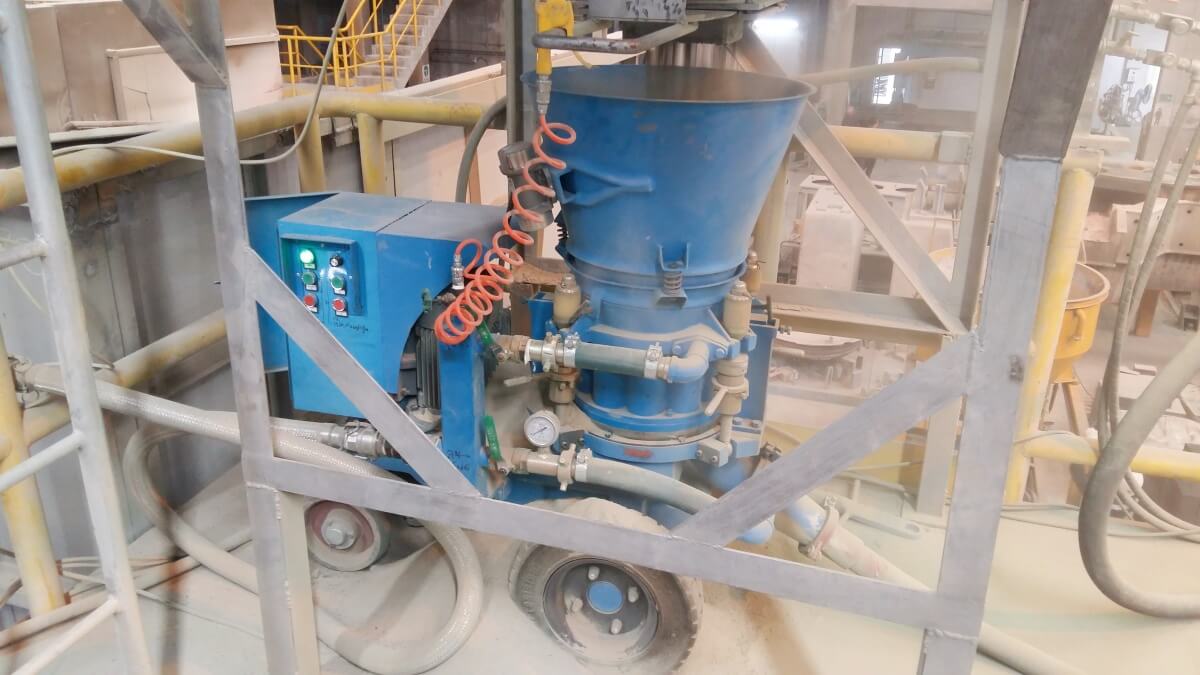 Refractory gunite machine for cement plant