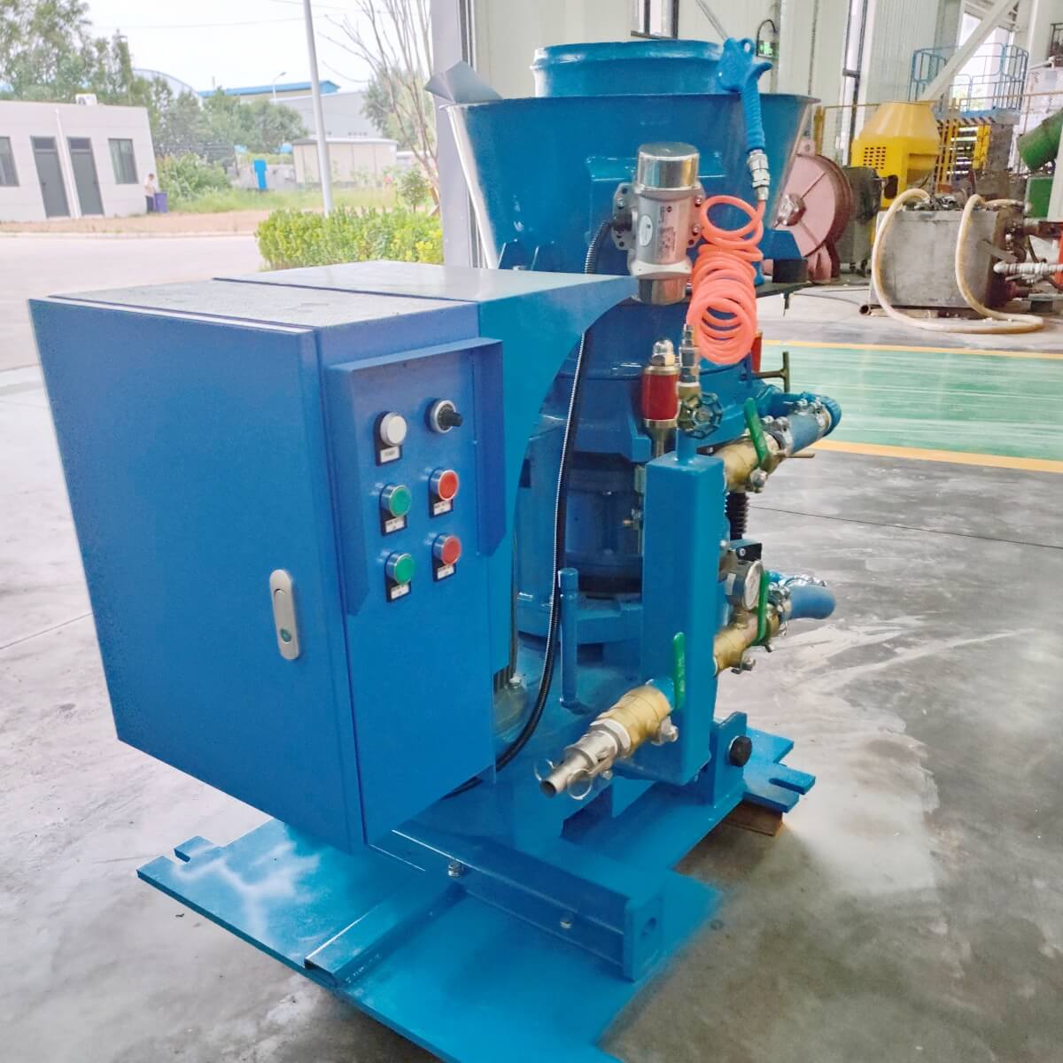 Gunning machine for refractories