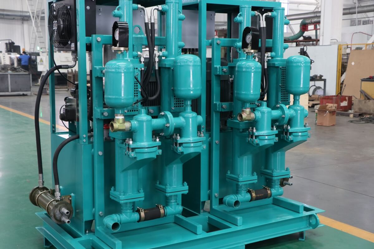 Double plunger bentonite grout pump