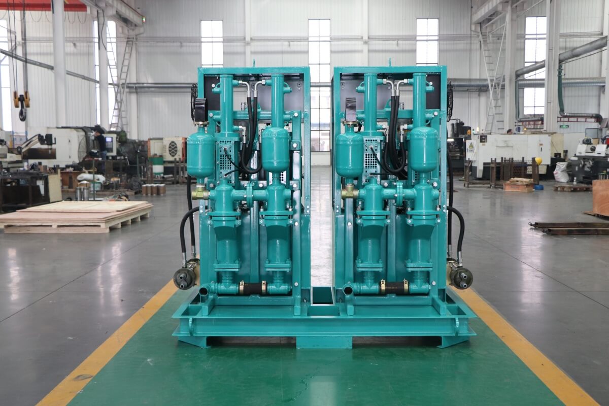 Double plunger bentonite grout pump