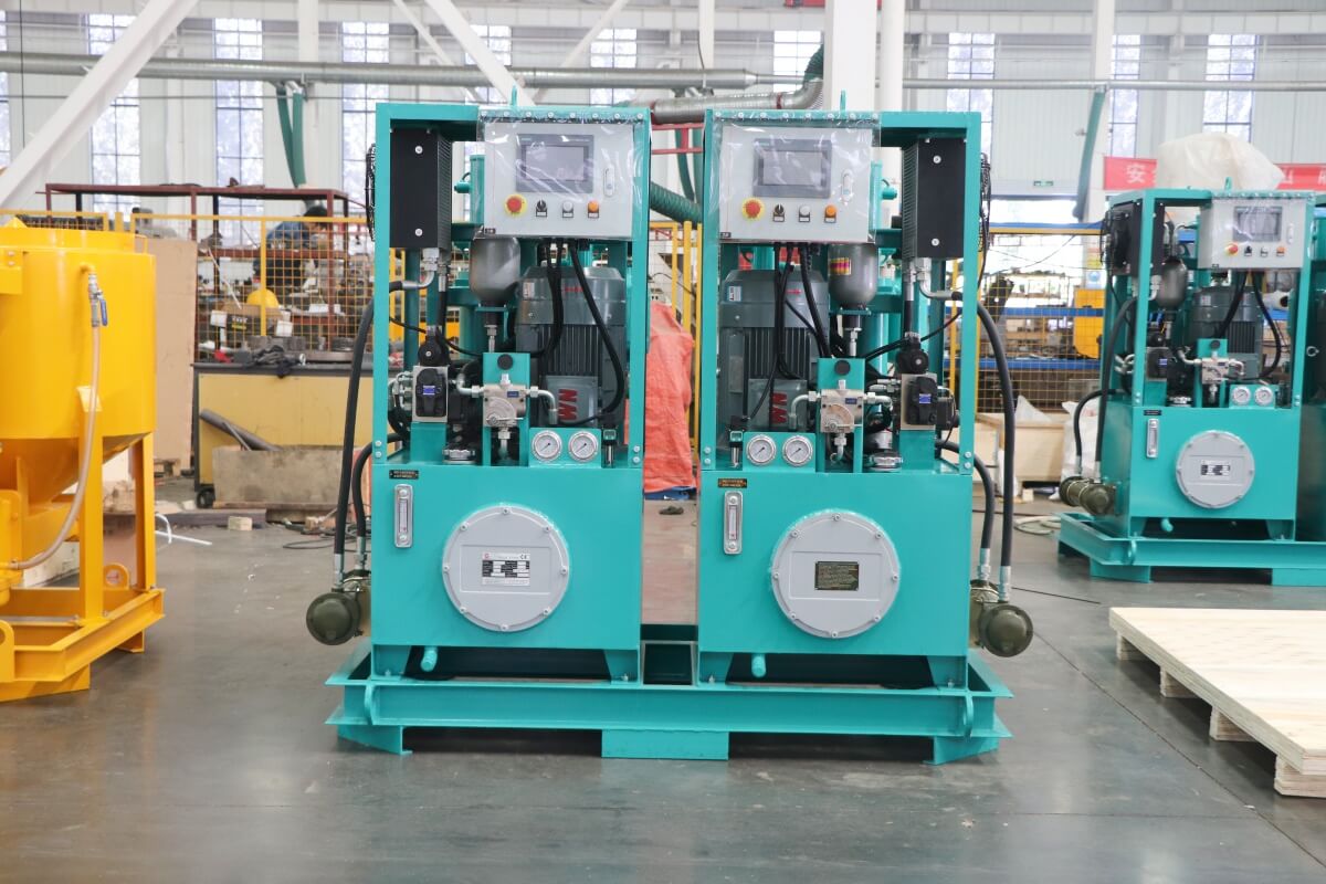 Double plunger bentonite grout pump