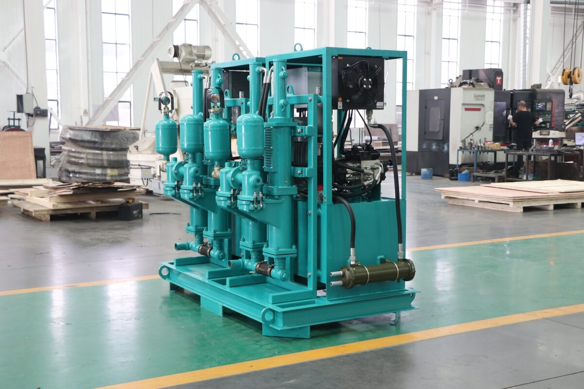 Plunger grout pump for tunnelling